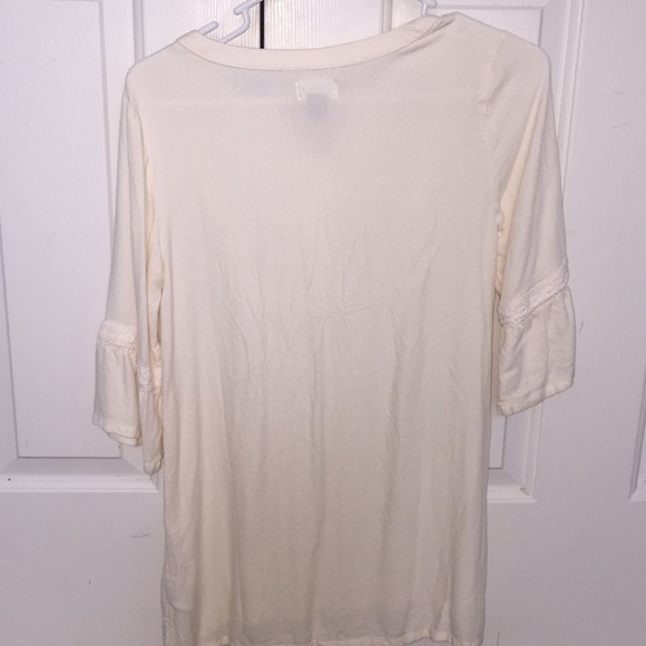 white blouse - Picture 3 of 4